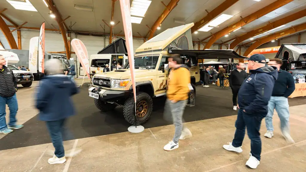 HALL 8 – VANLIFE EXPO RENNES 2026 – GABRIEL GASTE – VISITEURS PÔLE AVENTURE