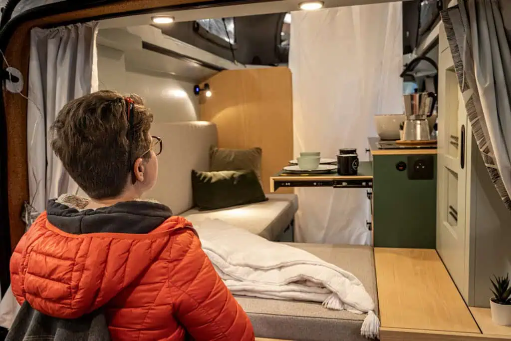 VANLIFE EXPO RENNES 2026 – BECHU PHOTOGRAPHIE – HALL 4 INTÉRIEUR VAN AMÉNAGÉ_1