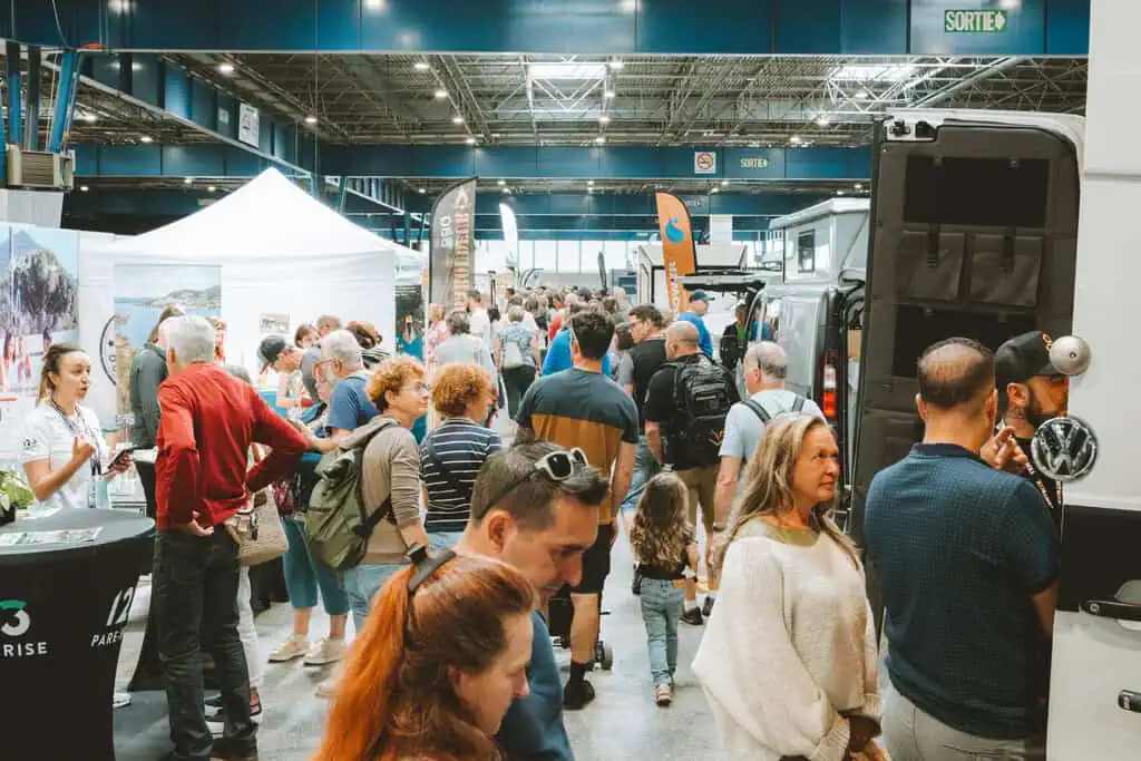 13 Vanlife Expo Grenoble 2026 – Gabriel Gaste – Foule public visiteurs