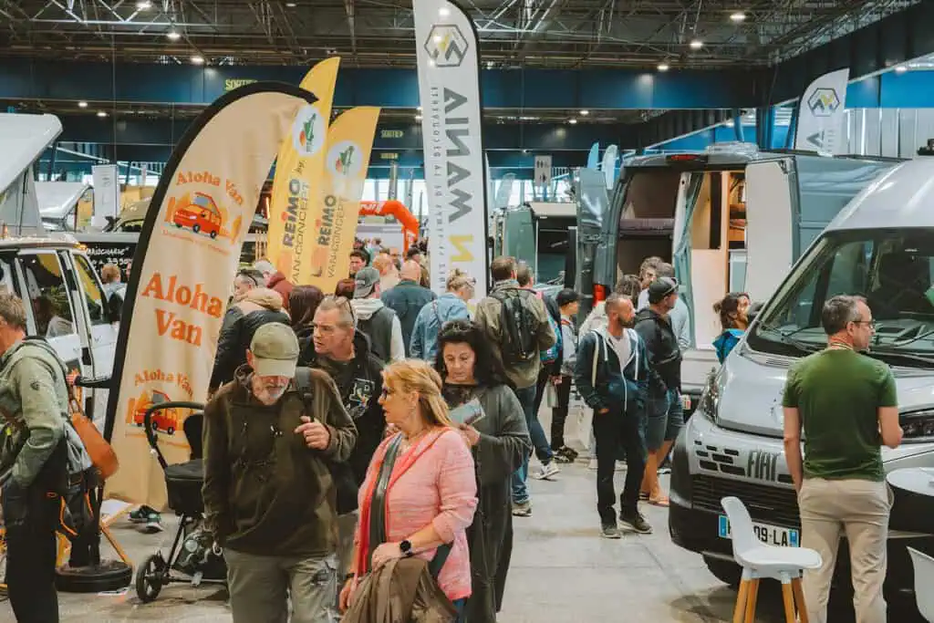 159 Vanlife Expo Grenoble 2026 – Gabriel Gaste – Allée Foule Public Visiteurs