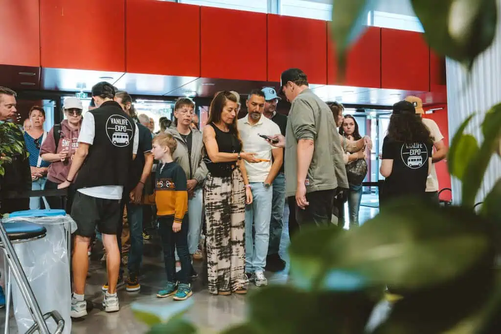 6 Vanlife Expo Grenoble 2026 – Gabriel Gaste – Arrivée public