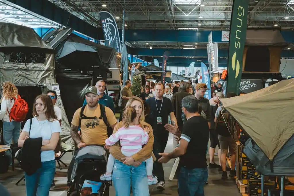 81 Vanlife Expo Grenoble 2026 – Gabriel Gaste – Foule dans les allées